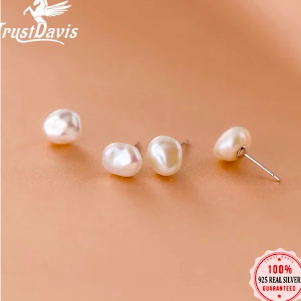 BAROQUE PEARL STUD EARRINGS